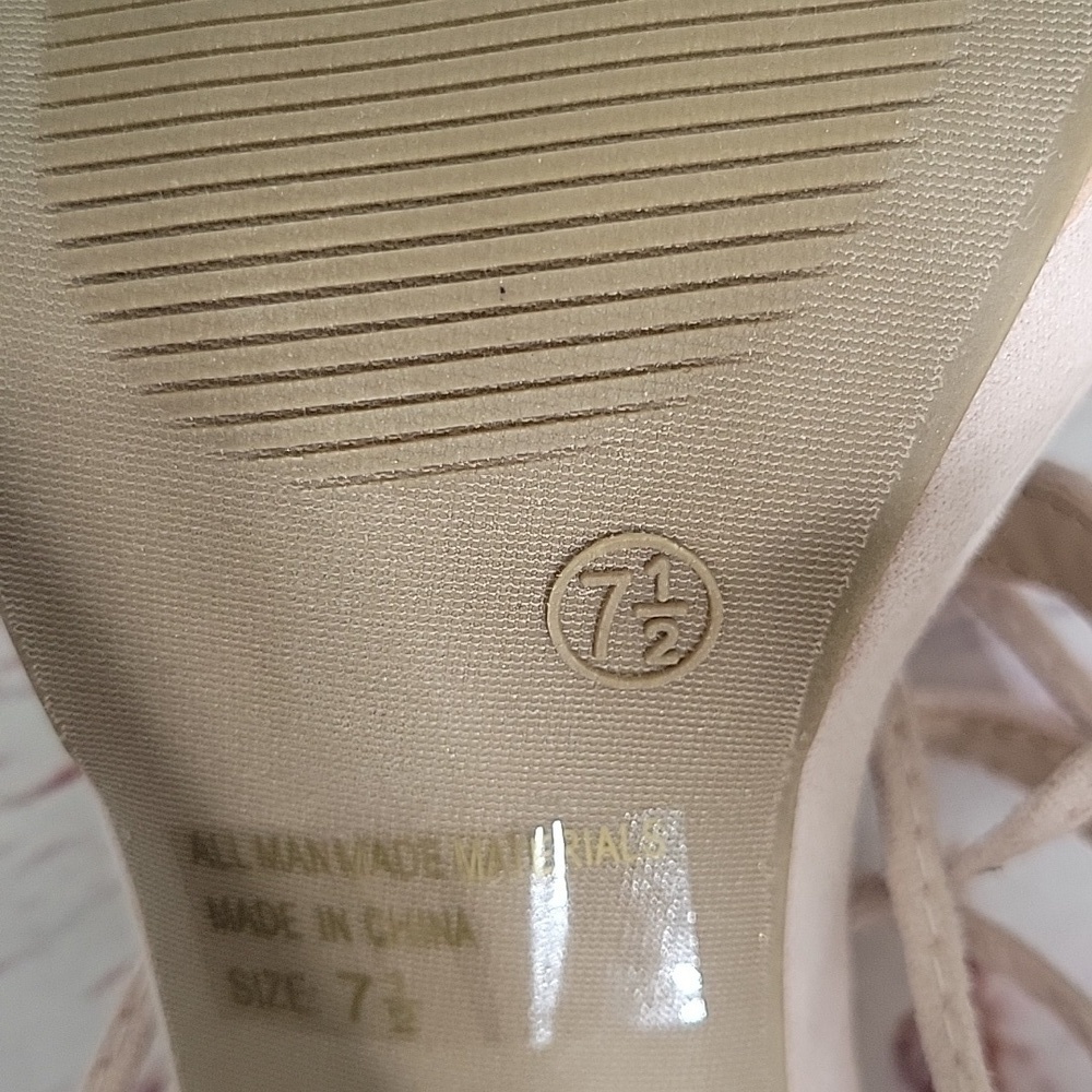 WILD DIVA Beige Suede Platform Platform Sandals Size 7.5 - Picture 6 of 7